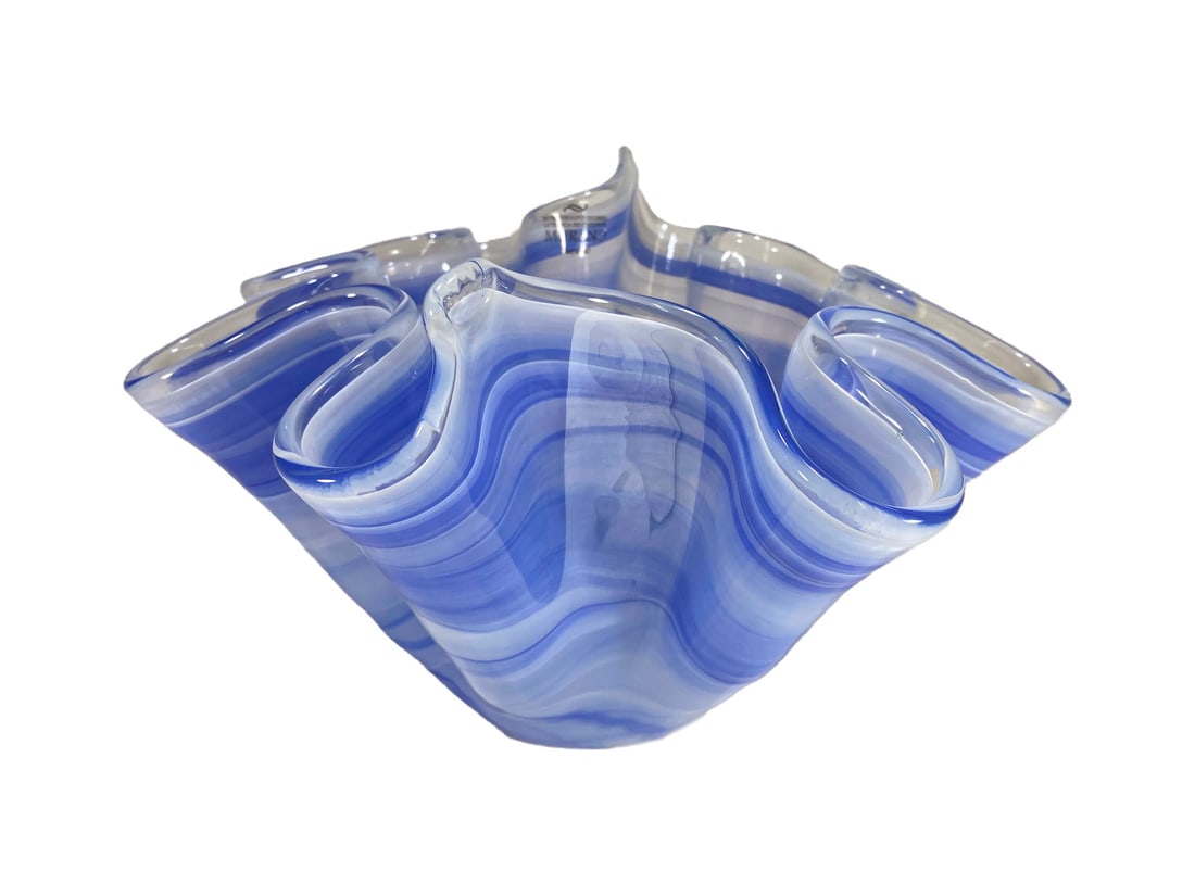 Murano, Italy Art Glass Blue Bowl: Murano, Italy Art Glass Blue Bowl. 7 5/8 x 12 3/4 in.Good condition. Local Pick up call one day before to make an appointment. TO SHIP THIS ITEM IN USA OR INTERNATIONAL, PLEASE CONTACT THE SHIPPERS : 