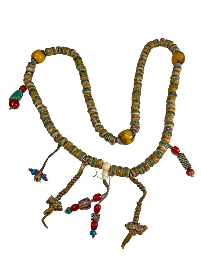 Antique Tibetan Kapala Mala Bone Necklace: Antique Tibetan Kapala Mala Bone Necklace. 35 in long.Good condition. Local Pick up call one day before to make an appointment. TO SHIP THIS ITEM IN USA OR INTERNATIONAL, PLEASE CONTACT THE SHIPPERS :