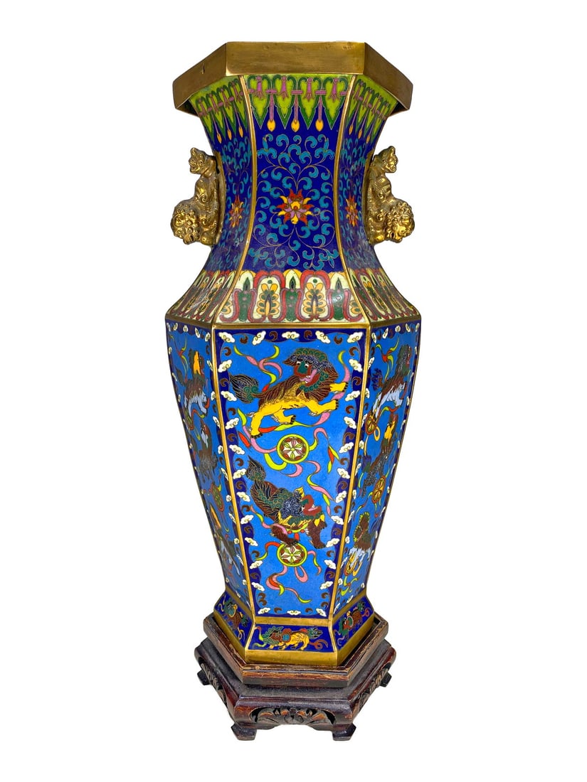 Antique Chinese Cloisonne Vase: Antique Chinese Cloisonne Vase with a Wood Base. 17 x 6 1/2 in base included.Good condition. Local Pick up call one day before to make an appointment. TO SHIP THIS ITEM IN USA OR INTERNATIONAL, PLEASE
