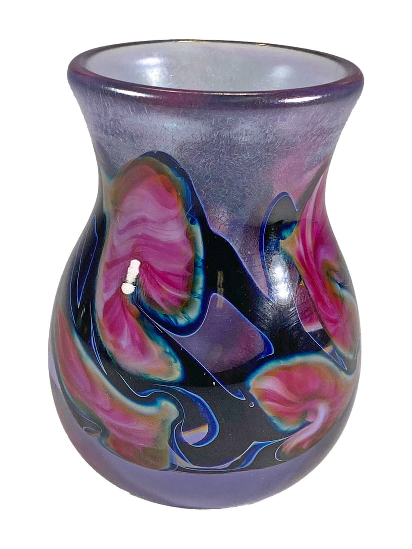 David LOTTON Art Glass Small Vase: David LOTTON Art Glass Small Vase. 3 x 2 1/8 in.Good condition. Local Pick up call one day before to make an appointment. TO SHIP THIS ITEM IN USA OR INTERNATIONAL, PLEASE CONTACT THE SHIPPERS : 1) UP