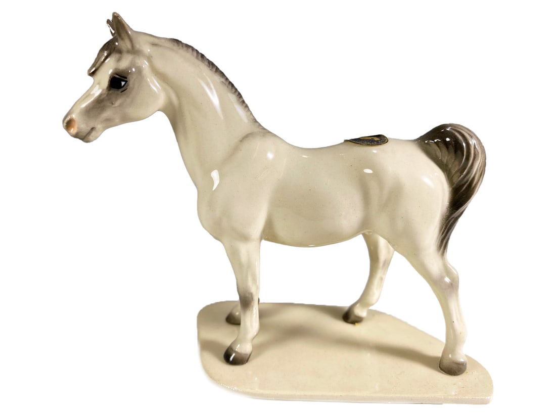 Hagen Renaker Arabian Stallion Ceramic Fig: Hagen Renaker Arabian Stallion Ceramic Fig by Maureen Love. 3 1/2 x 4 1/4 x 1 1/2 in.Good condition. Local Pick up call one day before to make an appointment. TO SHIP THIS ITEM IN USA OR INTERNATIONAL
