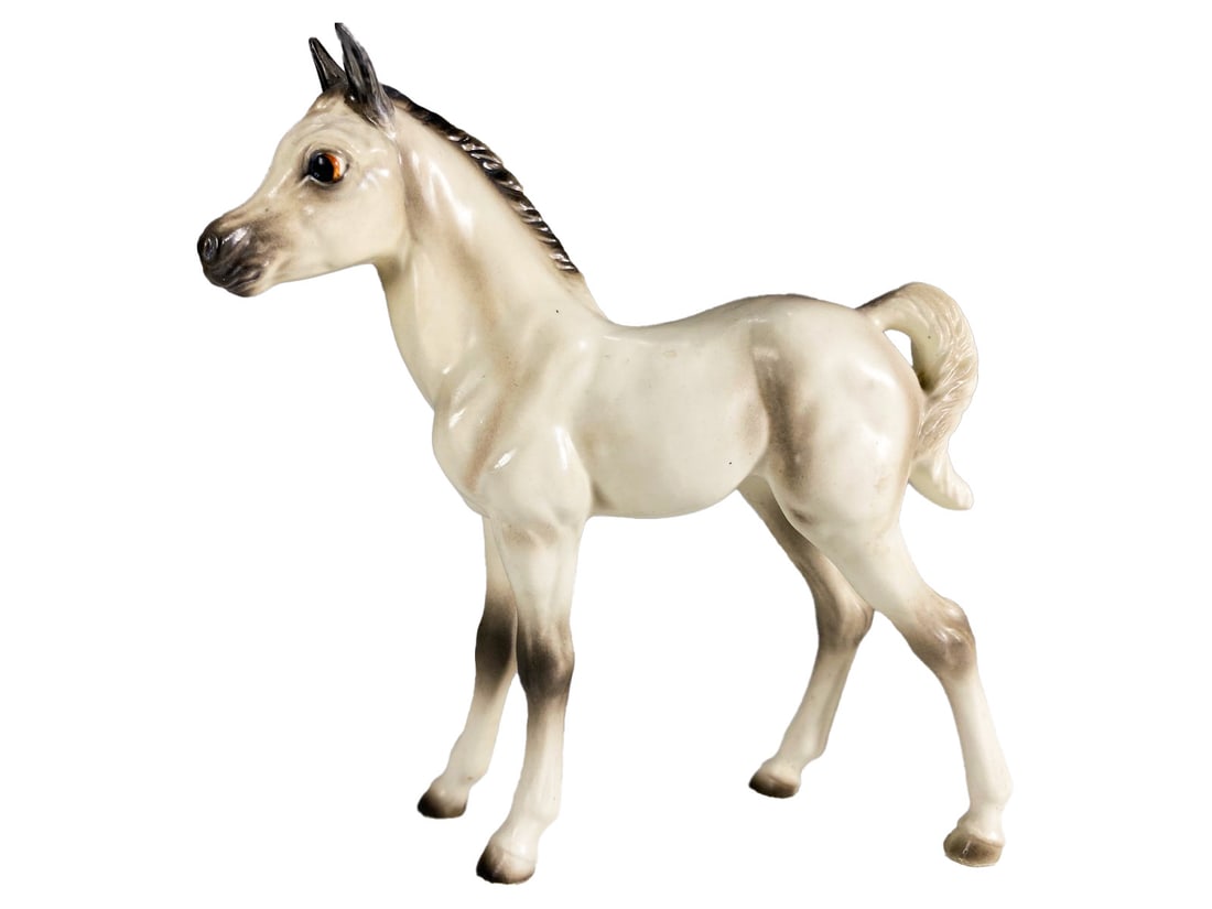 Hagen Renaker Zilla Arabian Foal Horse Ceramic Fig: Hagen Renaker Zilla Arabian Foal Horse Ceramic Fig. by Maureen Love. 4 7/8 x 4 7/8 x 1 1/4 in.Good condition. Local Pick up call one day before to make an appointment. TO SHIP THIS ITEM IN USA OR INTE