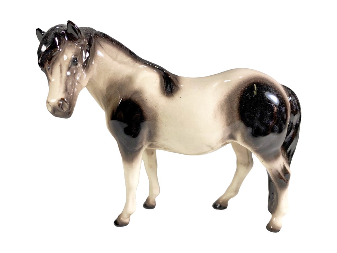 Hagen Renaker Mayde Shetland Mare Ceramic Fig: Hagen Renaker Mayde Shetland Mare Ceramic Fig by Maureen Love. 3 1/2 x 4 1/4 x 1 3/4 in.Good condition. Local Pick up call one day before to make an appointment. TO SHIP THIS ITEM IN USA OR INTERNATIO