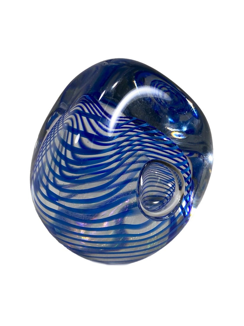 Robert EICKHOLT Art Glass Paiperweight: Robert EICKHOLT Art Glass Paiperweight. 3 x 2 5/8 in. Weight: 0.95 pounds.One chip. Local Pick up call one day before to make an appointment. TO SHIP THIS ITEM IN USA OR INTERNATIONAL, PLEASE CONTACT
