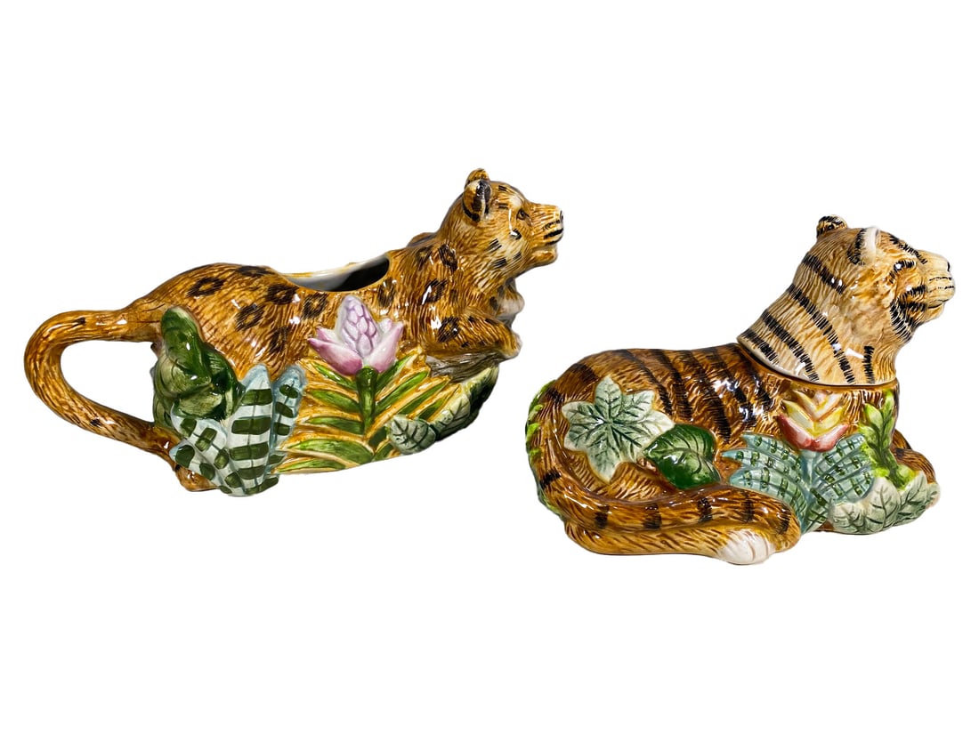 Sakura Jungle Stephanie Stouffer Tiger Creamer and Sugar Bowl: Sakura Jungle Stephanie Stouffer Tiger Creamer and Sugar Bowl. 4 x 6 7/8 x 3 in and 3 3/4 x 5 3/4 x 2 3/4 in.Good condition. Local Pick up call one day before to make an appointment. TO SHIP THIS ITEM