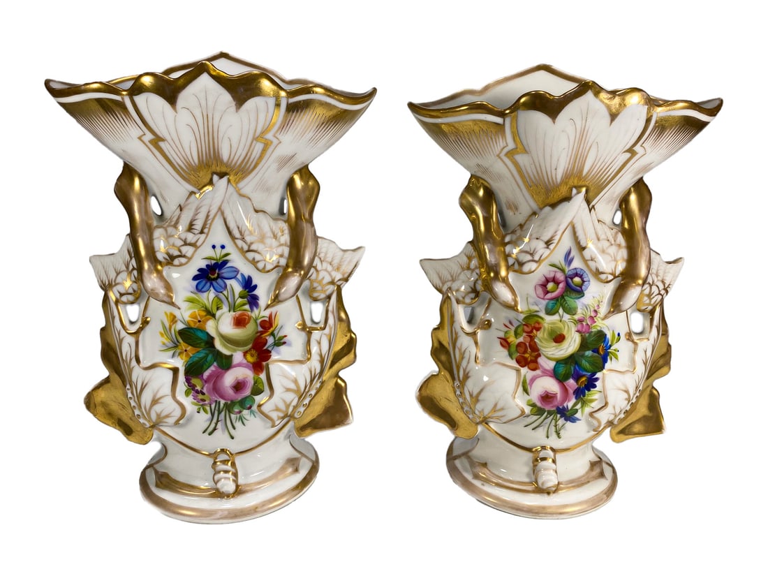 French Old Paris pair of Porcelain Vases: French Old Paris pair of Porcelain Vases. 10 1/4 x 6 x 3 1/2 in.Hairline on the glaze. Good condition. Local Pick up call one day before to make an appointment. TO SHIP THIS ITEM IN USA OR INTERNATION