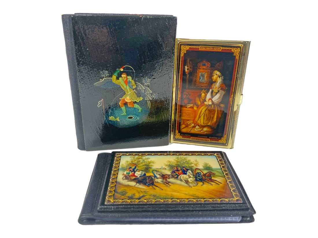 3 Russian Agenda, Notebook & Card Box: 3 Russian Agenda, Notebook & Card Box. 4 1/4 x 3 1/4 x 5/8 in, 2 5/8 x 4 1/8 x 3/8 in and 3 5/8 x 2 1/4 x 1/4 in.Good condition. Local Pick up call one day before to make an appointment. TO SHIP THIS 
