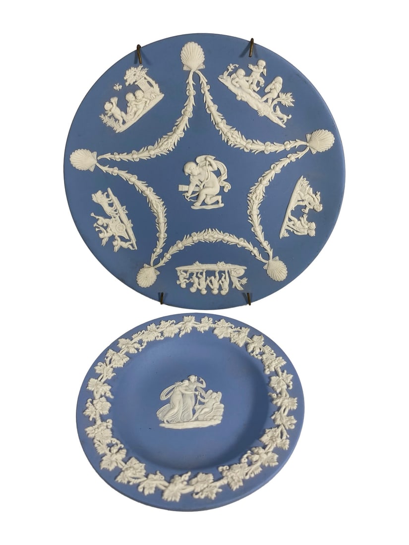 2 Wedgwood, England Jasper Porcelain Plates: 2 Wedgwood, England Jasper Porcelain Plates. 6 1/2 in and 4 3/8 in diameter.Good condition. Local Pick up call one day before to make an appointment. TO SHIP THIS ITEM IN USA OR INTERNATIONAL, PLEASE