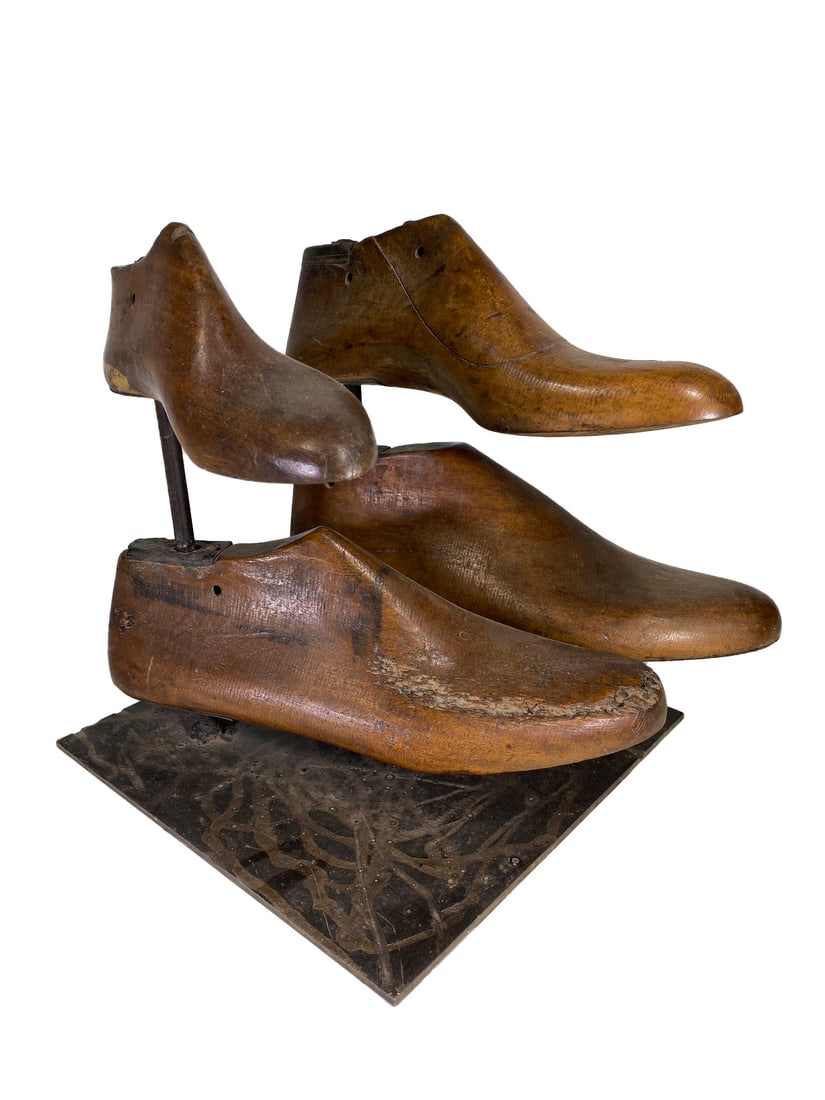 Antique Shoes Wood Forms & Iron Sculpture: Antique Shoes Wood Forms & Iron Sculpture. 10 3/4 x 11 1/8 x 11 3/4 in.Good condition. Local Pick up call one day before to make an appointment. TO SHIP THIS ITEM IN USA OR INTERNATIONAL, PLEASE CONTA