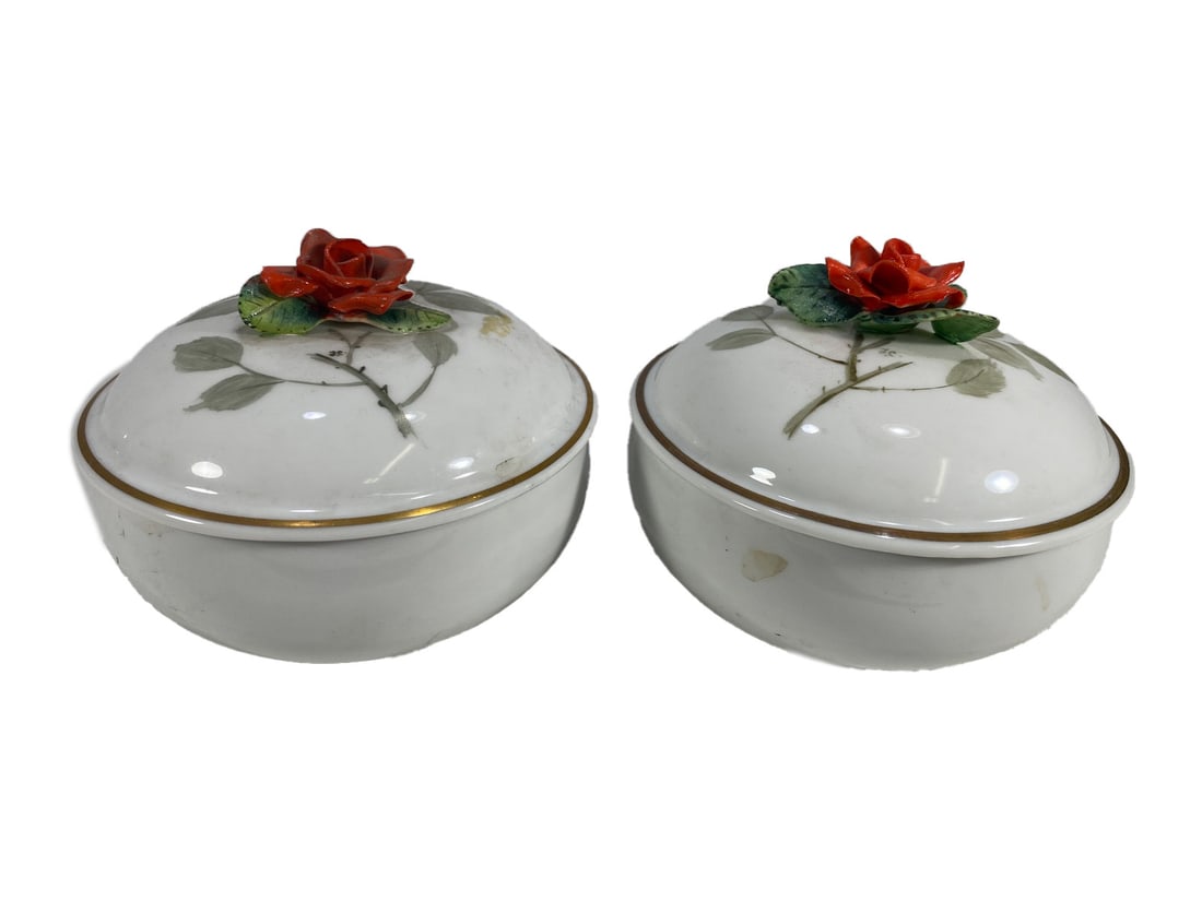 Limoges, France Hand Painted Porcelain Bowls: Limoges, France Hand Painted Porcelain Bowls. 3 x 4 in.Good condition. Local Pick up call one day before to make an appointment. TO SHIP THIS ITEM IN USA OR INTERNATIONAL, PLEASE CONTACT THE SHIPPERS 