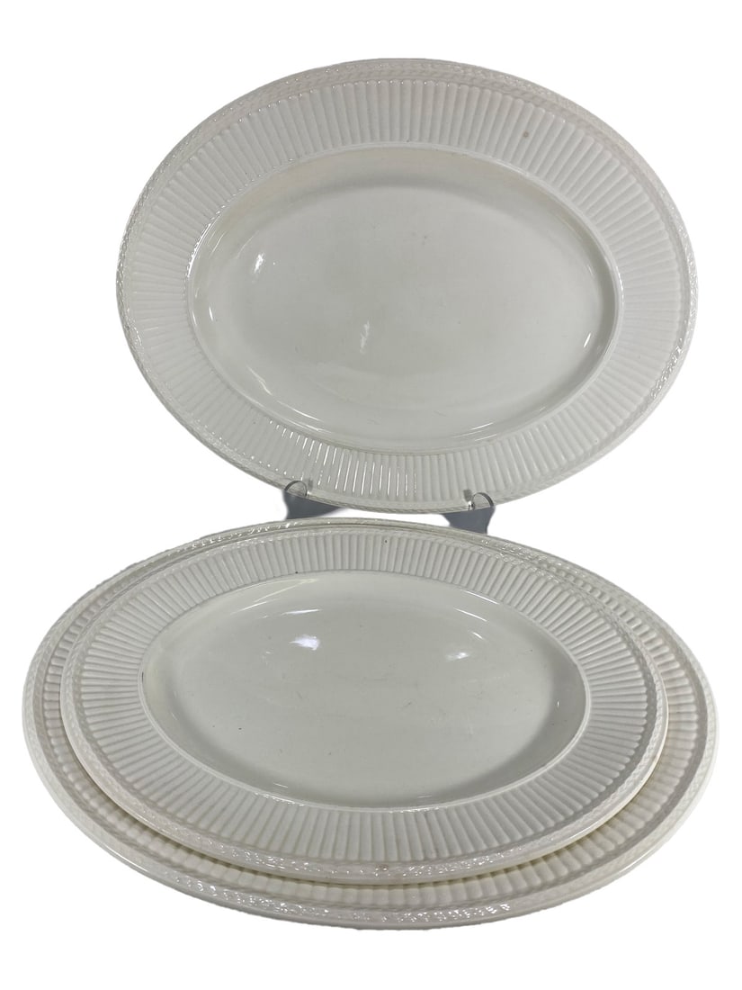 3 Wedgwood of Etruria & Barlarston Trays: 3 Wedgwood of Etruria & Barlarston Trays. 1 3/8 x 15 3/4 x 12 1/8 in and 1 1/4 x 14 x 10 3/4 in.Good condition. Local Pick up call one day before to make an appointment. TO SHIP THIS ITEM IN USA OR IN