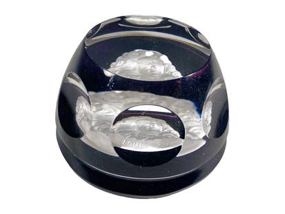 Louis XIV, Baccarat The Franklin Mint 1977 Paperweight: Louis XIV, Baccarat The Franklin Mint 1977 Paperweight. 1 3/4 x 2 7/8 in.Good condition. Local Pick up call one day before to make an appointment. TO SHIP THIS ITEM IN USA OR INTERNATIONAL, PLEASE CON