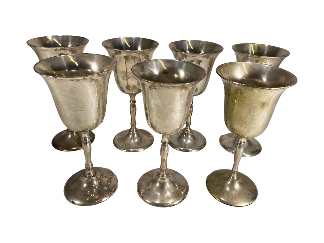 7 EPNS, India Silverplated Goblets: 7 EPNS, India Silverplated Goblets. 6 x 3 in.Good condition. Local Pick up call one day before to make an appointment. TO SHIP THIS ITEM IN USA OR INTERNATIONAL, PLEASE CONTACT THE SHIPPERS : 1) UPS s