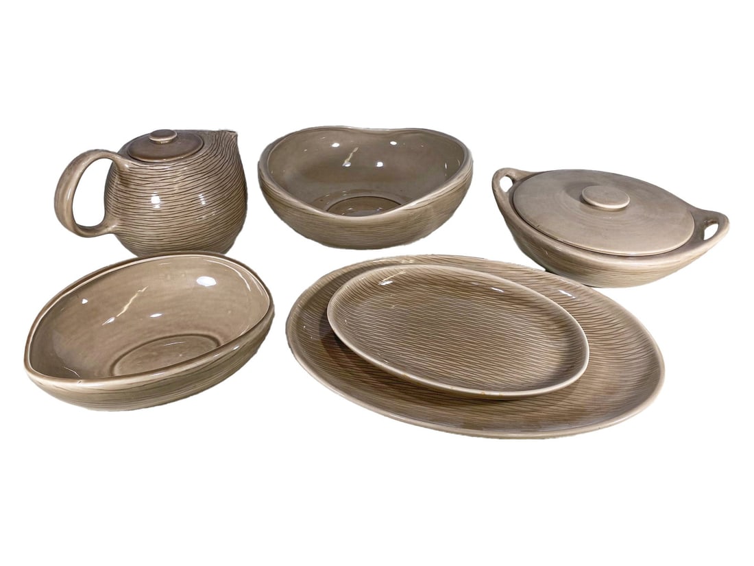 Raymor Contempora by Steubenville 6 Pcs Set: Raymor Contempora by Steubenville 6 Pcs Set. Trays: 1 1/4 x 14 1/2 x 10 1/4 in and 1 x 10 1/4 x 7 3/8 in. Bowls: 4 1/4 x 11 1/4 in and 2 3/4 x 8 3/4 x 7 5/8 in. teapot: 6 1/2 x 9 1/2 x 5 3/4 in. Turee