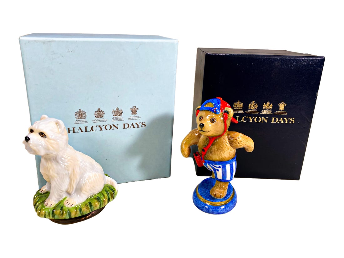 Hacyon Days. London Dog & Bear Porcelain Boxes: Hacyon Days. London Dog & Bear Porcelain Boxes. Boxes: 2 3/4 x 3 1/4 x 3 7/8 in and 2 1/2 x 3 7/8 x 4 1/4 in.Good condition. Local Pick up call one day before to make an appointment. TO SHIP THIS ITEM