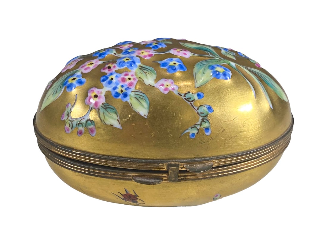 Limoges, France Hand Painted Gilt Porcelain Box: Limoges, France Hand Painted Gilt Porcelain Box. 1 3/4 x 3 1/4 x 2 1/4 in.Good condition. Local Pick up call one day before to make an appointment. TO SHIP THIS ITEM IN USA OR INTERNATIONAL, PLEASE CO