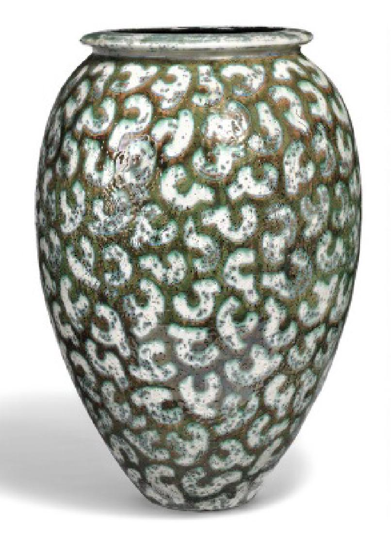 Per Weiss: Stoneware floor vase with scratched: Stoneware floor vase with scratched windings. Decorated with white, brown and green glaze with blue elements. The inside decorated with bluish black glaze. Marked monogram. Unique. H. 66 cm. Artist: P