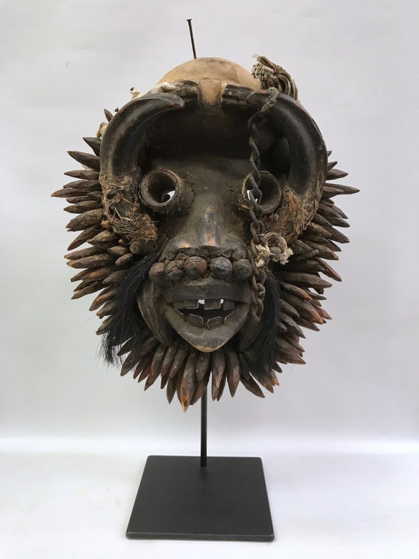 We/Wobe Mask with Stand (1 of 5)