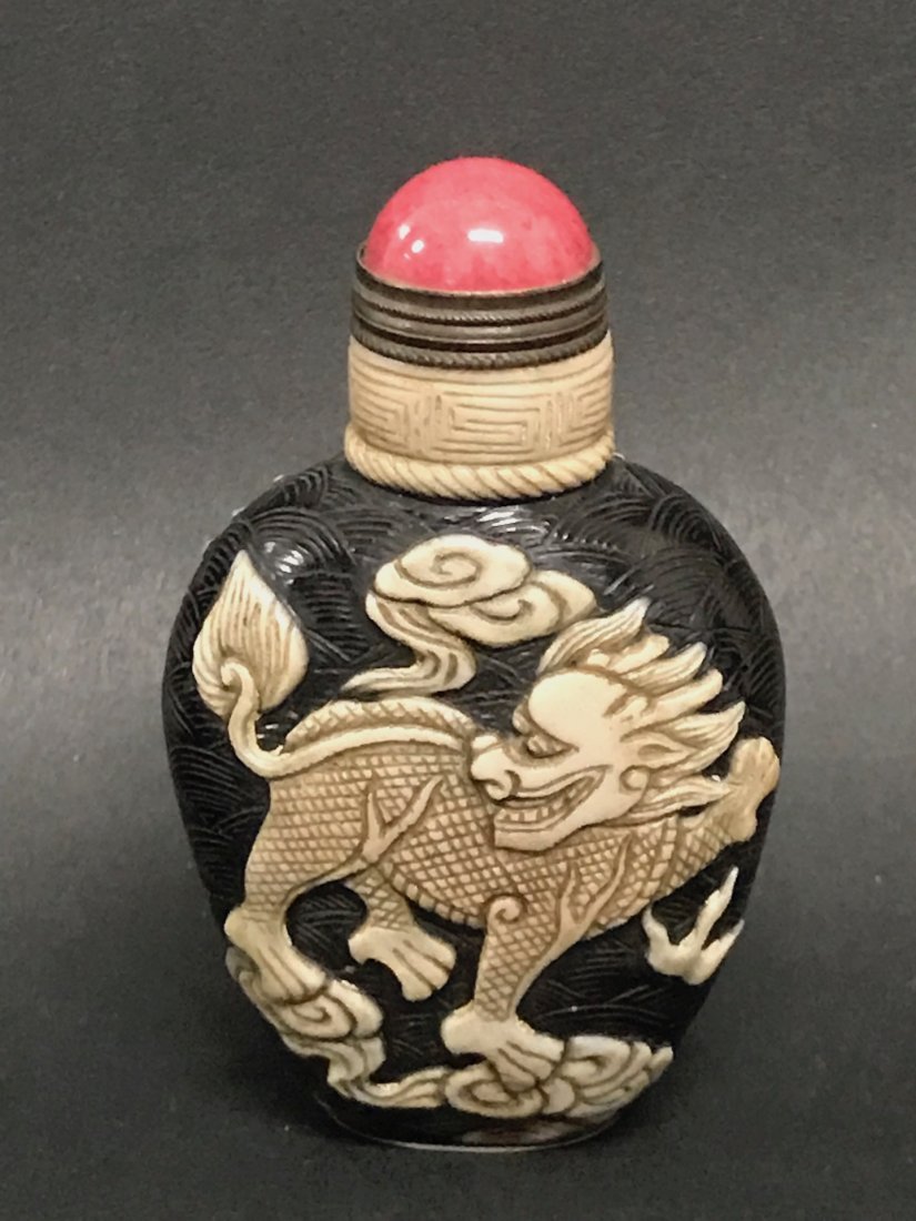 Overlay Peking Glass Snuff Bottle (1 of 7)