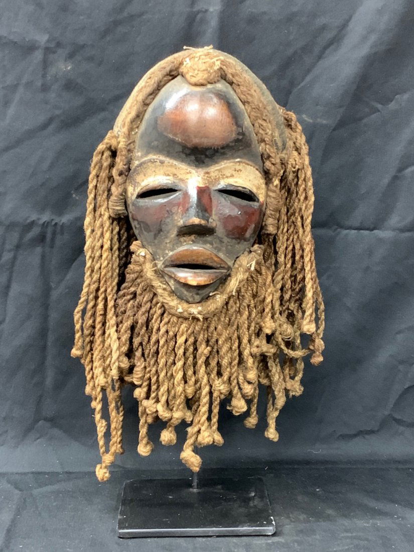 Dan Mask wit Metal Stand (1 of 7)