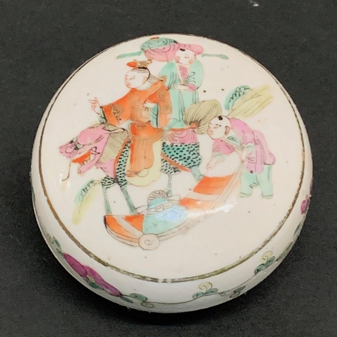 Famille Rose Pill Box: Chinese Decorative Work of Art Famille Rose Pill Box, Dimension is 2.25 inches high x 3.25 inches wide. The shipping cost for domestic is $25.00 flat rate shipping within the Continental US, internati
