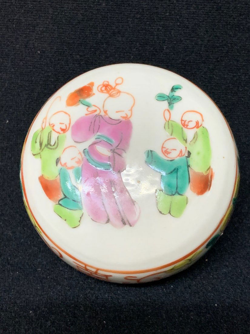 Famille Rose Lidded Box (1 of 6)