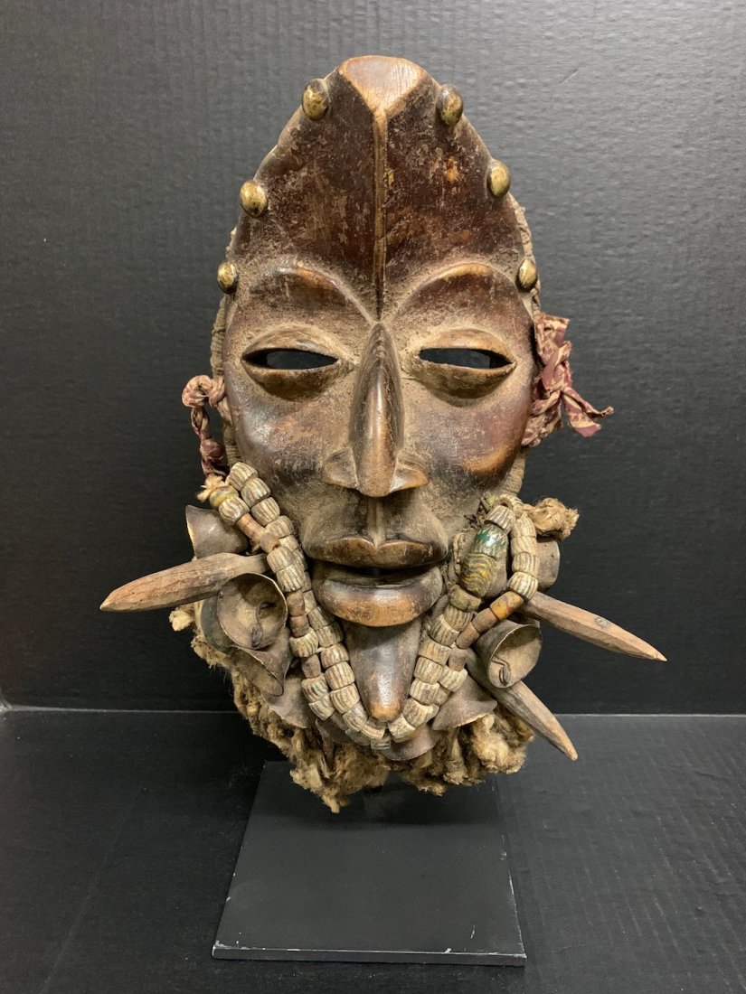 Dan Guère Mask with Stand (1 of 12)