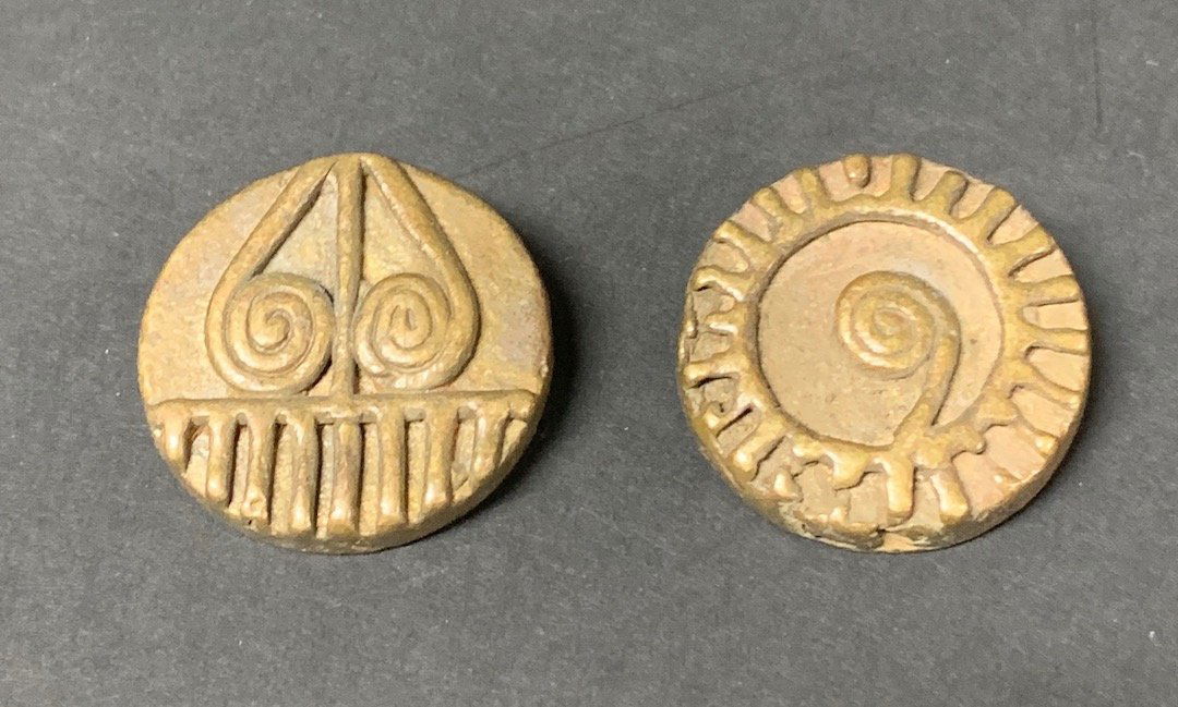 Akan Gold weight 2 pieces (1 of 5)