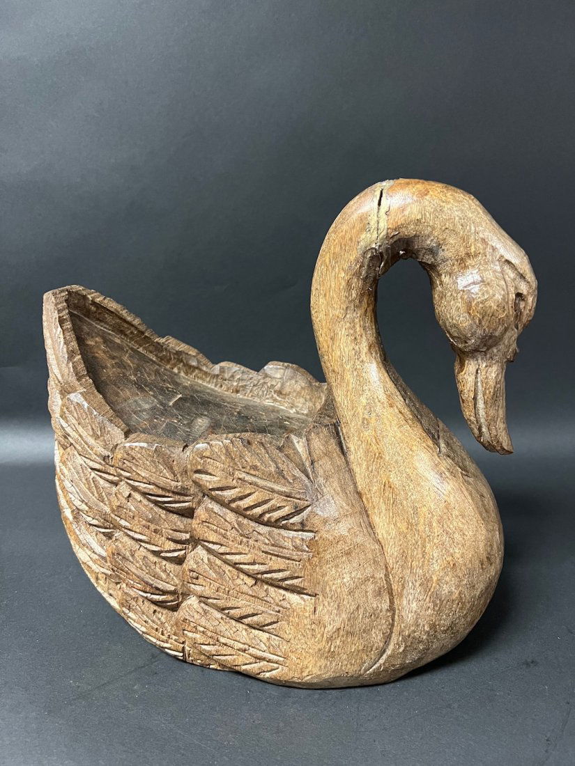 Large Swan Basket (1 of 8)