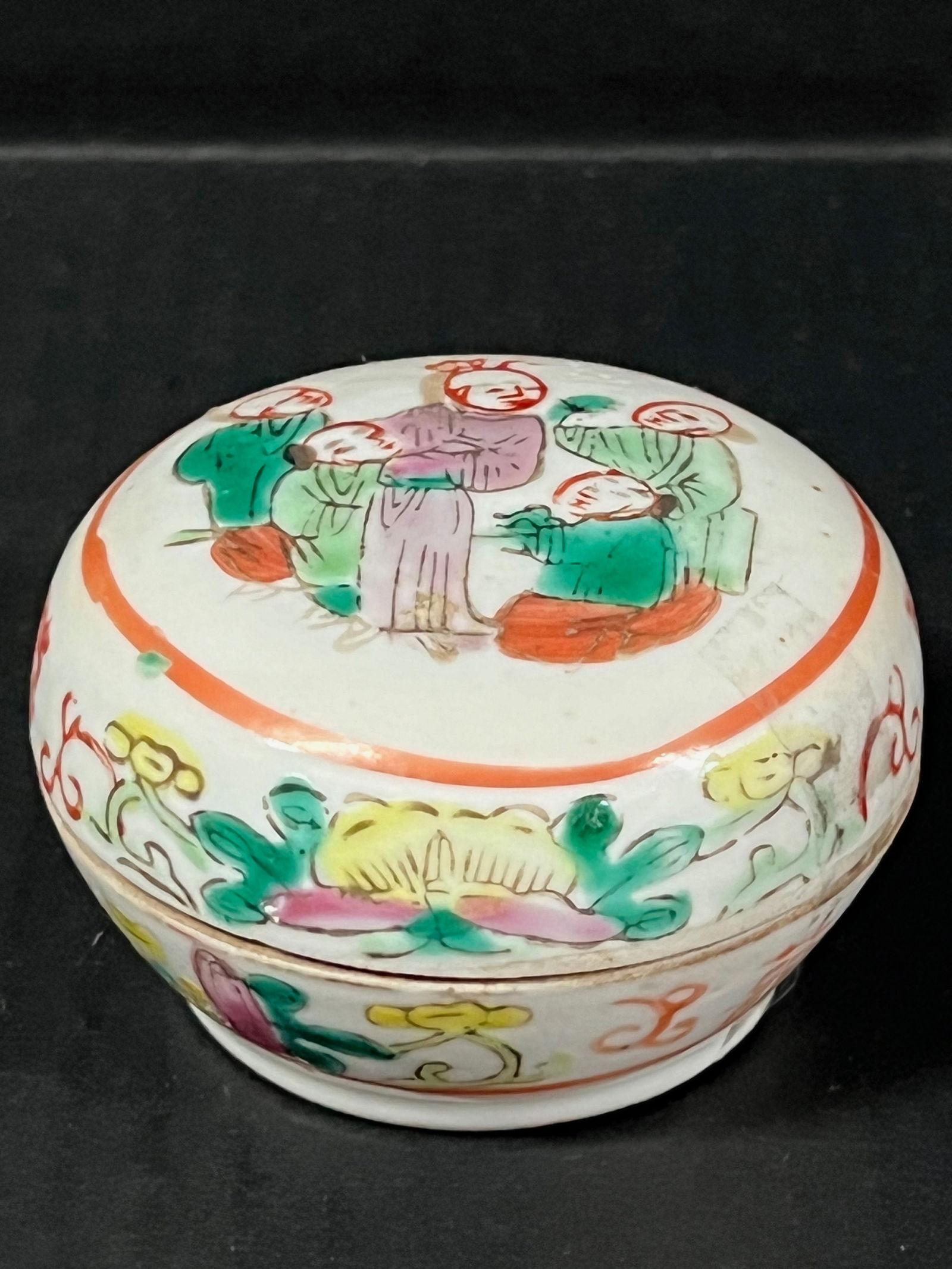 Porcelain Famille Rose Pill Boxx: Chinese Work of Arts Porcelain Famille Rose Pill Box. The dimension is 2 inches high x 3 inches wide. Please be aware that some of the items are vintage, secondhand, old ages, antiques and may have a