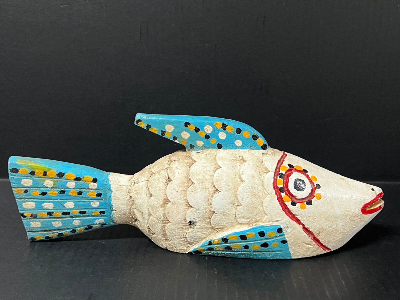 Bozo Puppet Fish Sculpture: African Tribal Art Bozo Puppet Fish Sculpture . The dimension is 5 inches high x 13.5 inches wide. Please be aware that some of the items are vintage, secondhand, old ages, antiques and may have a def
