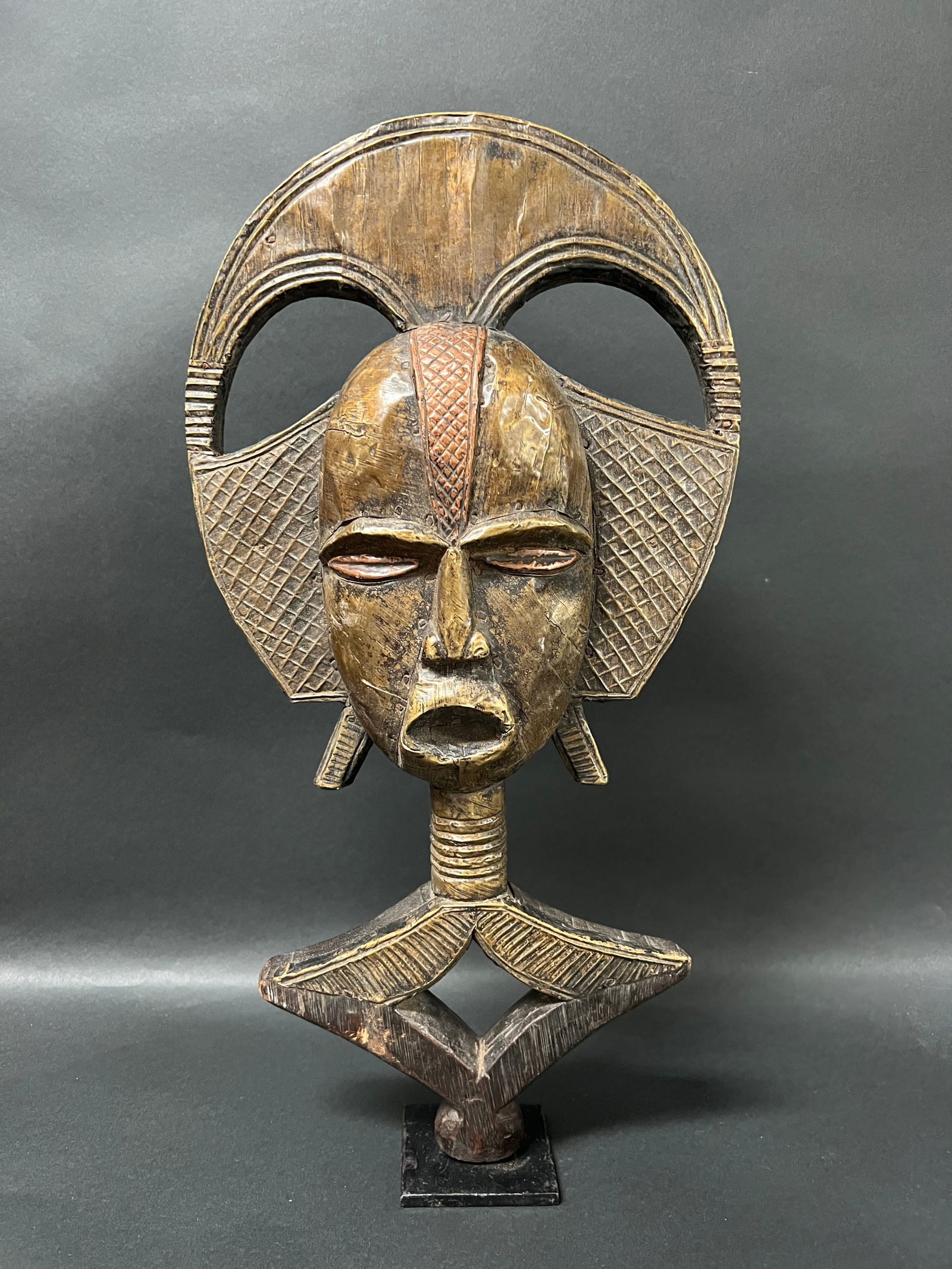 Bacota Reliquary Guardian Statue: African Tribal Art Bacota Reliquary Guardian Starue. The dimension is 22 inches high x 13 inches wide. Please be aware that some of the items are vintage, secondhand, old ages, antiques and may have a