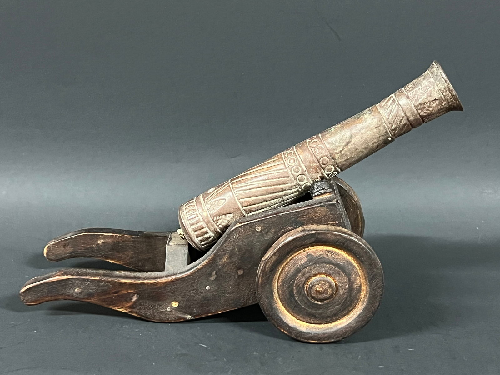 Philippine Miniature Kanyon: Tribal Art Philippine Miniature Kanyon. The dimension is 7 inches high x 8 inches wide . Please be aware that some of the items are vintage, secondhand, old ages, antiques and may have a defects or si