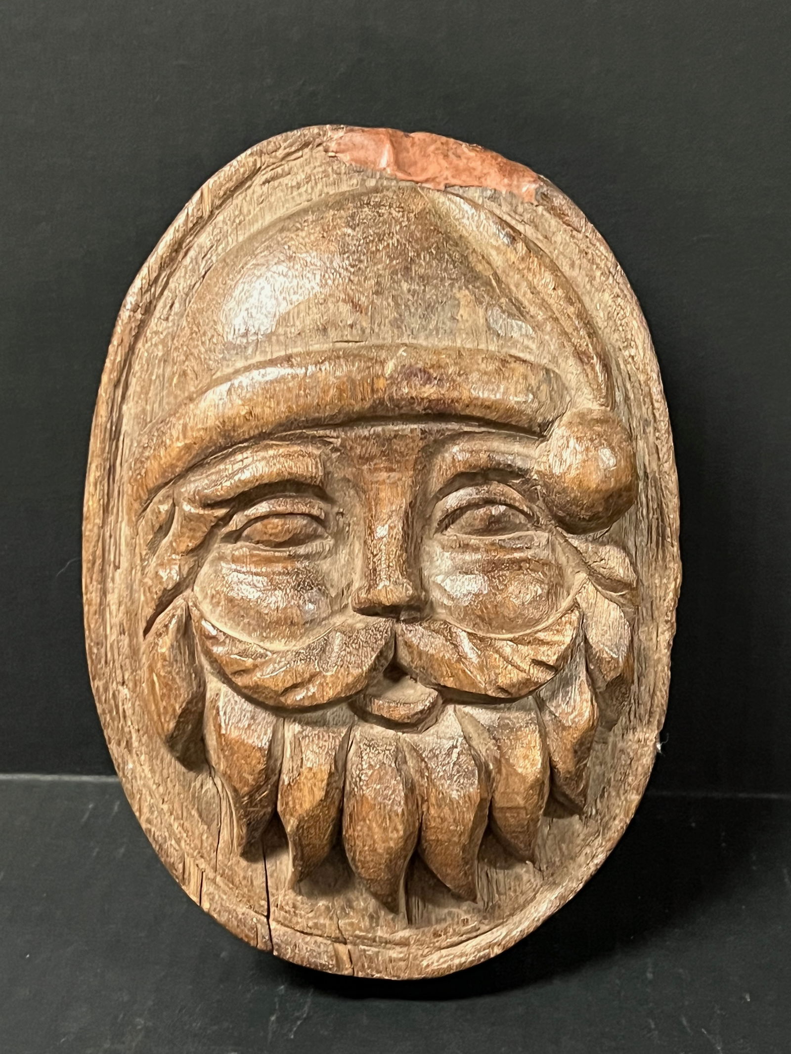 Santa Claus Wall Plaque Sculpture: Folk Art Carved Wood Santa Claus Wall Plaque Sculpture. The dimension is 8.75 inches high x 6 inches wide. Please be aware that some of the items are vintage, secondhand, old ages, antiques and may ha