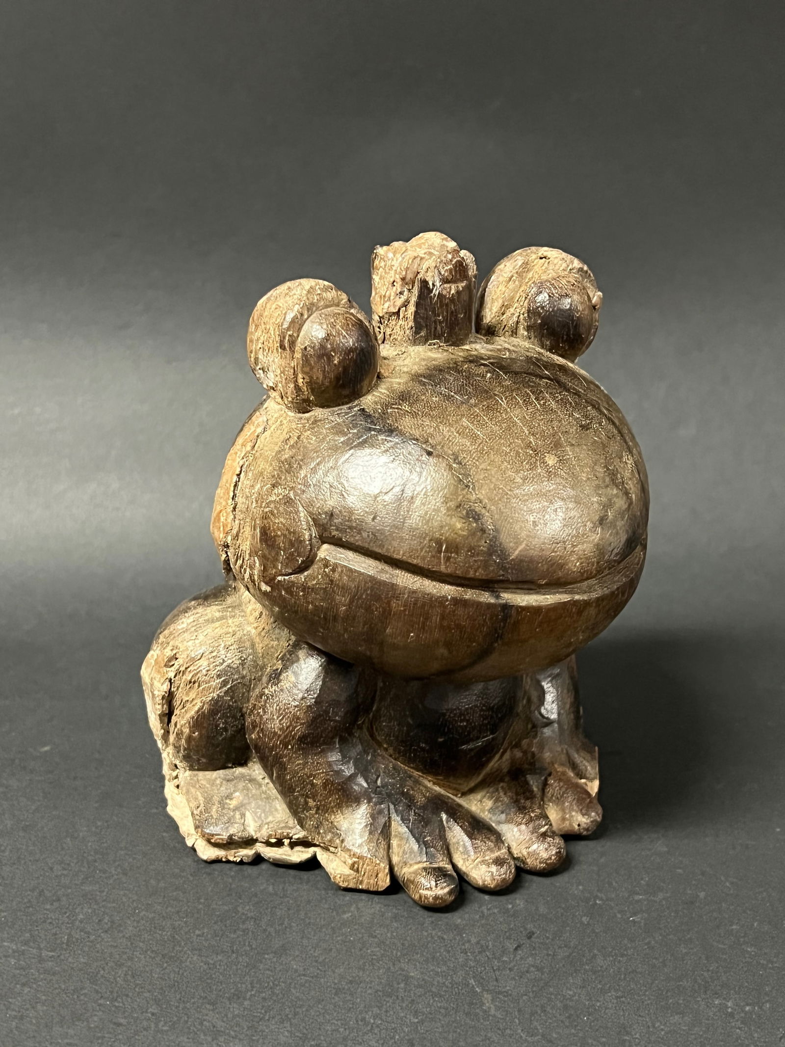 Frog Sculpture (1 of 6)