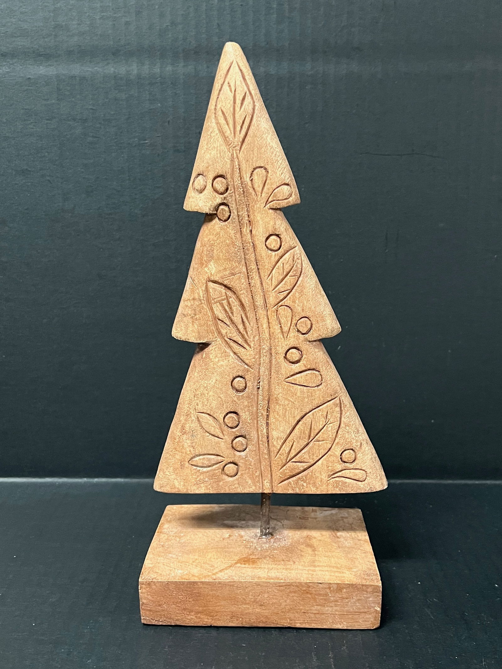 Carved Wood Christmas Tree Sculpture: Folk Art Carved Wood Christmas Tree Sculpture. The dimension is 12 inches high x 5 inches wide. Please be aware that some of the items are vintage, secondhand, old ages, antiques and may have a defect