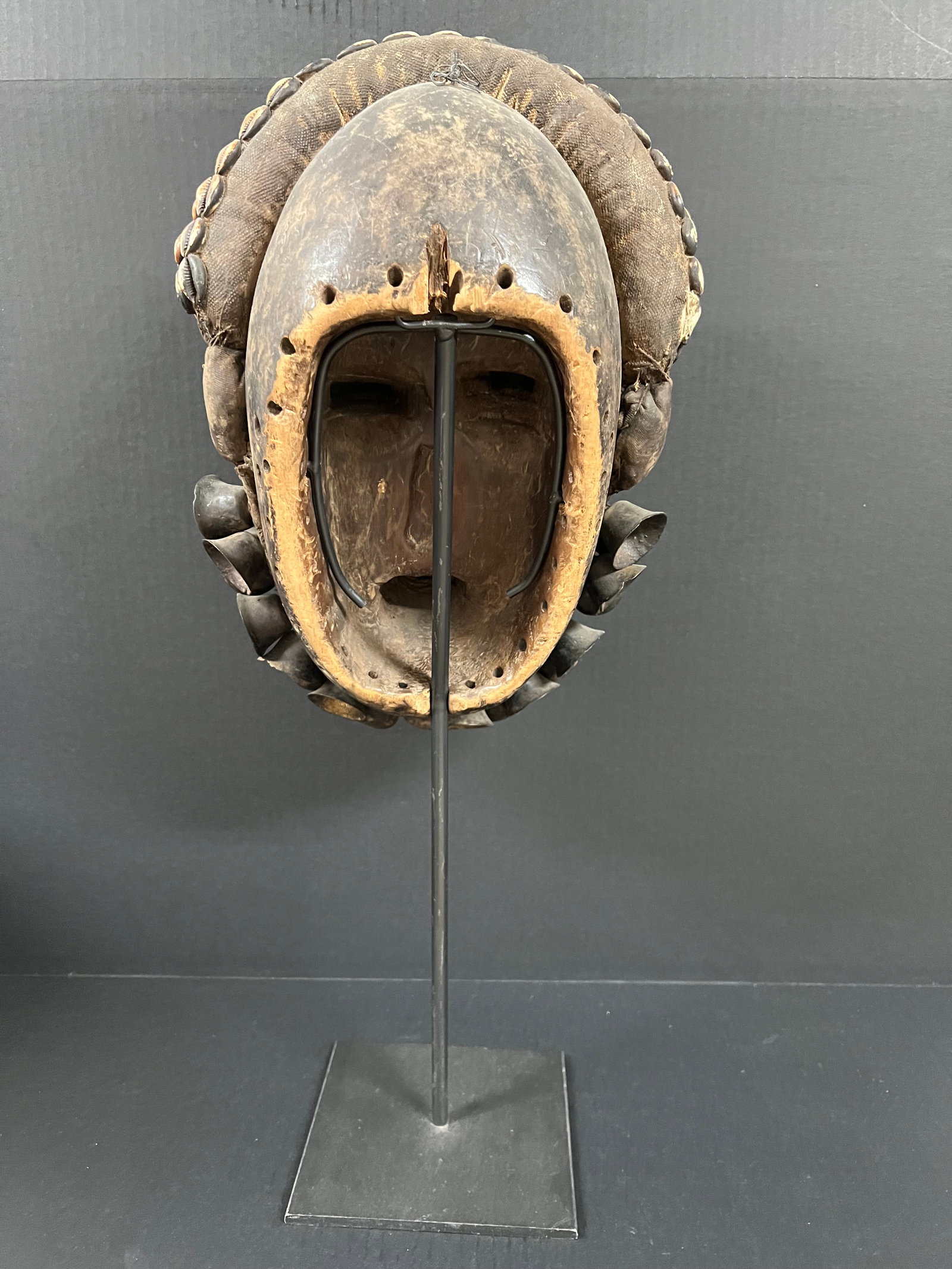 Dan Guere Mask with Stand - 11