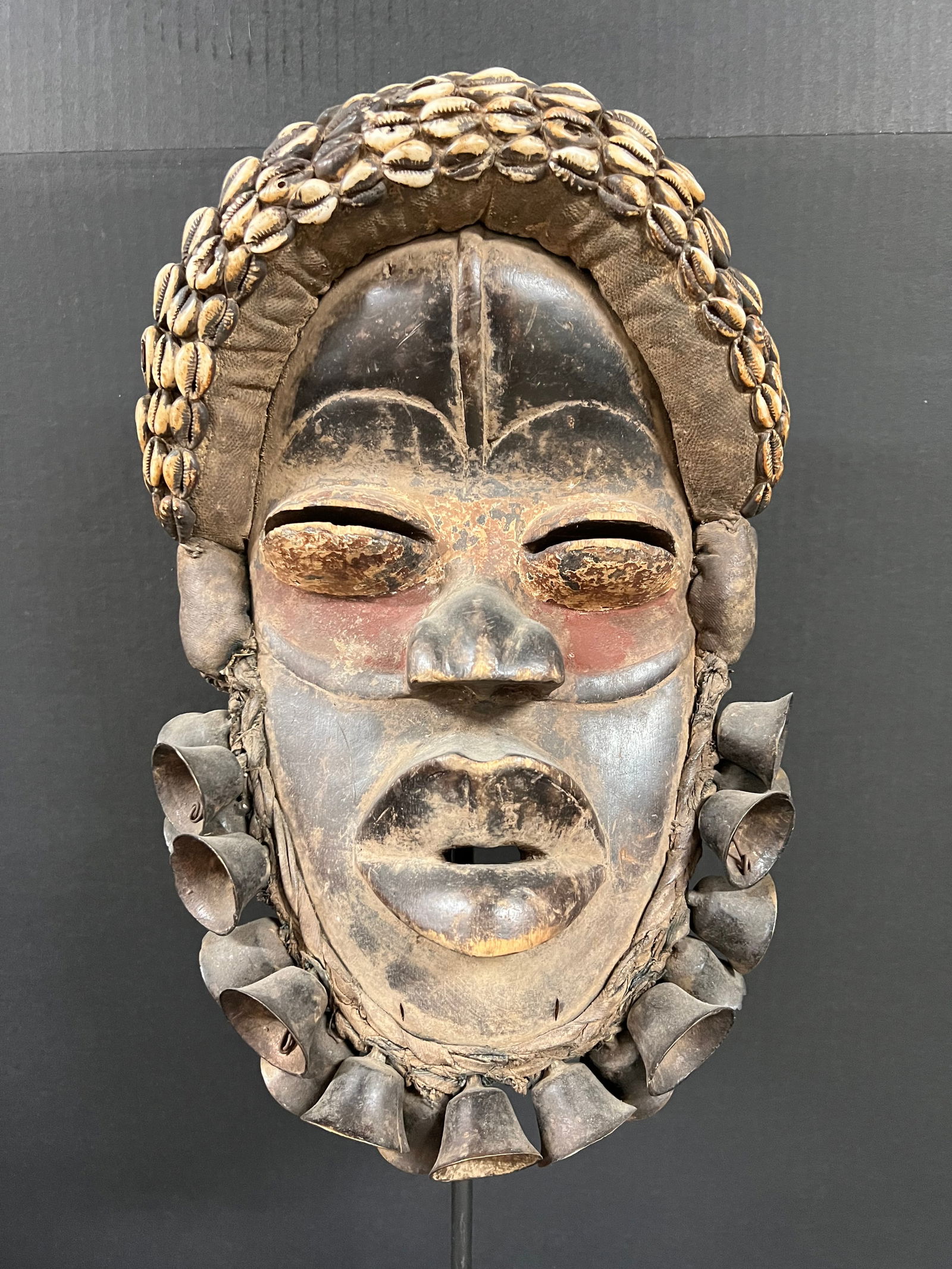 Dan Guere Mask with Stand - 2