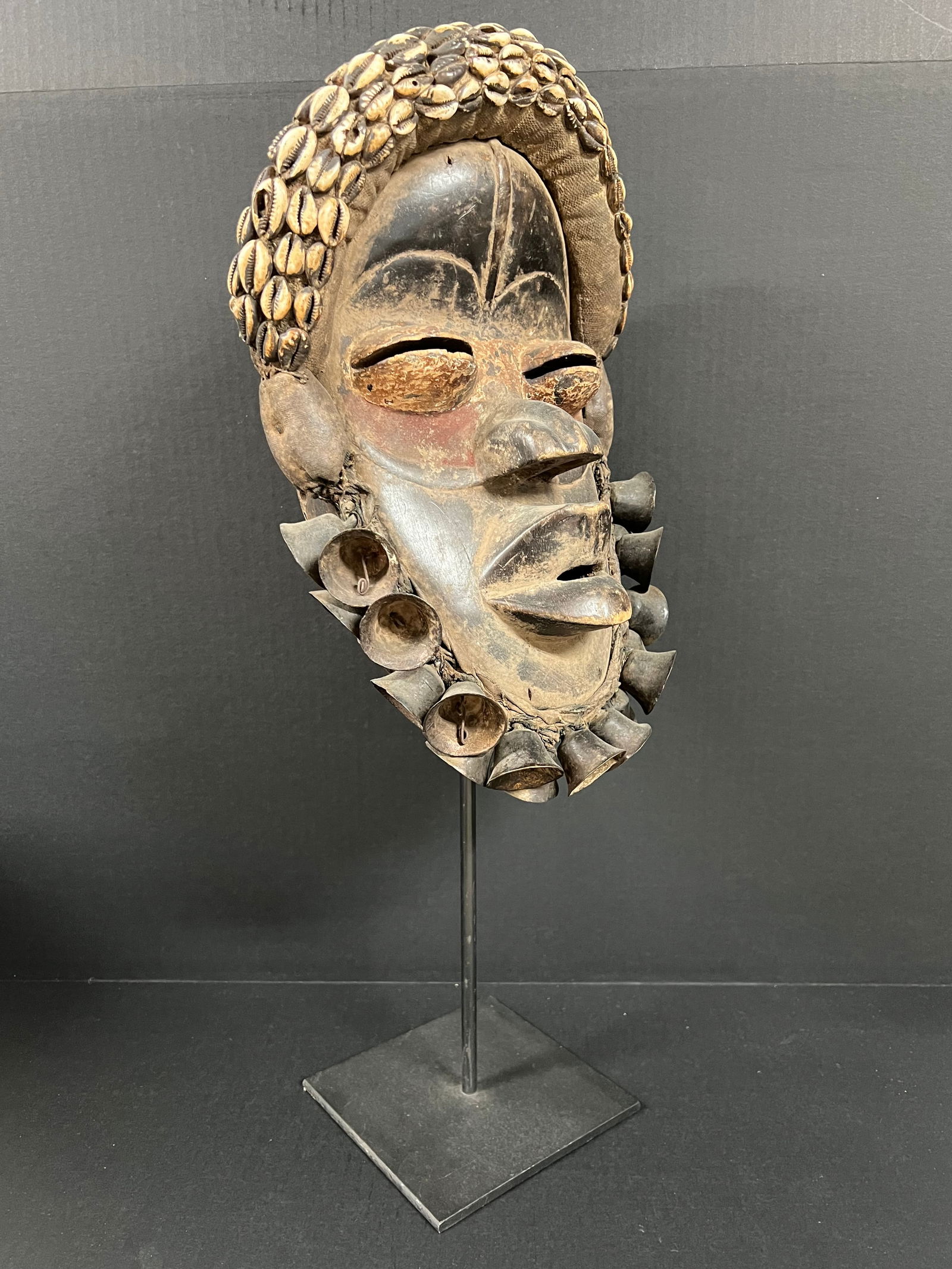 Dan Guere Mask with Stand - 3