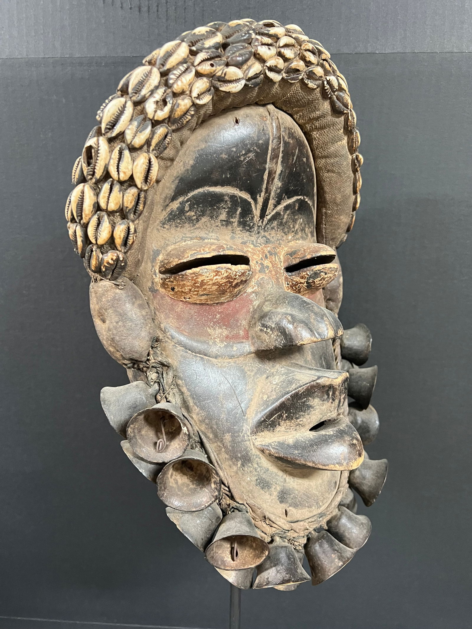 Dan Guere Mask with Stand - 4