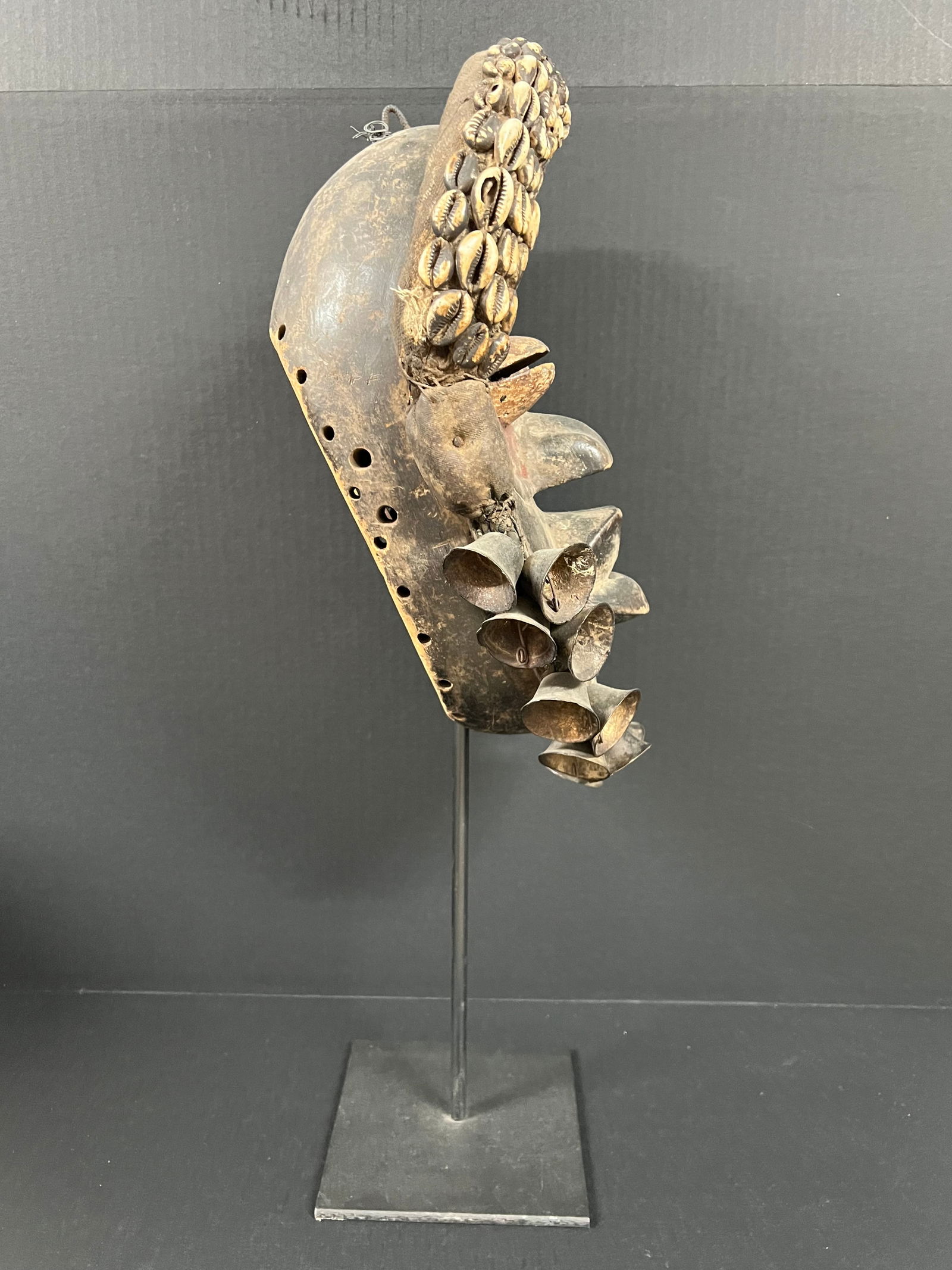 Dan Guere Mask with Stand - 5