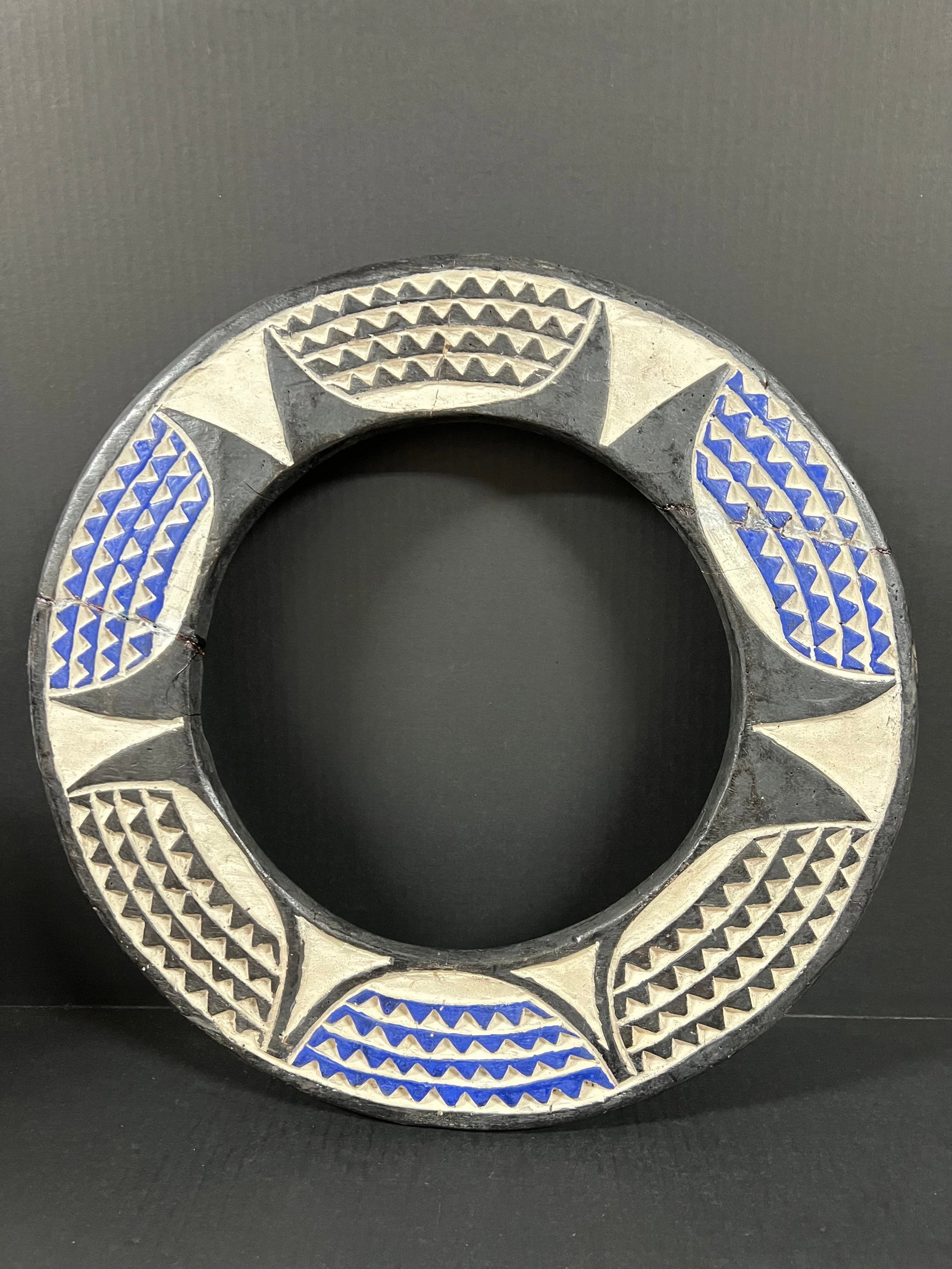 Round Frame: African Tribal Art Round Frame. The dimension is 19 inches high x 19 inches wide. Inside measurement 13.25 diameter. Please be aware that some of the items are vintage, secondhand, old ages, antiques