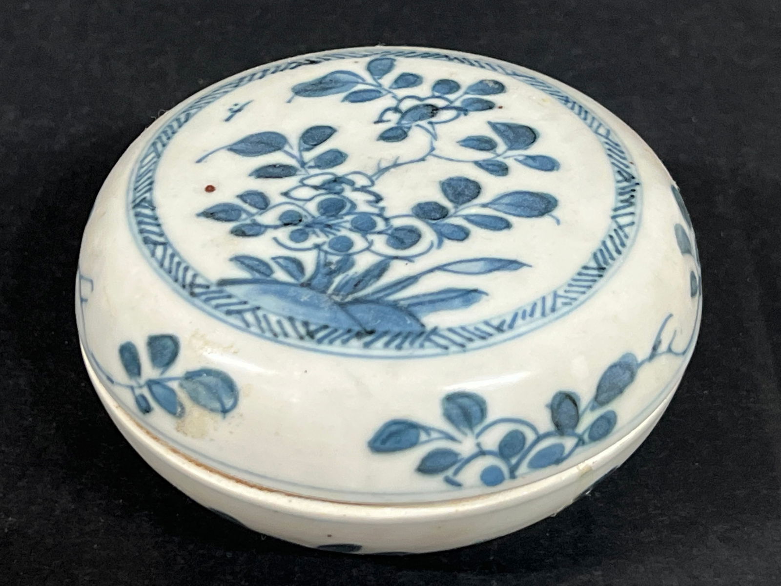 Porcelain Blue and White Round Lidded Box: Chinese Art Porcelain Blue and White Round Lidded Box. The dimension is 2 inches high x 4 inches wide. Please be aware that some of the items are vintage, secondhand, old ages, antiques and may have a