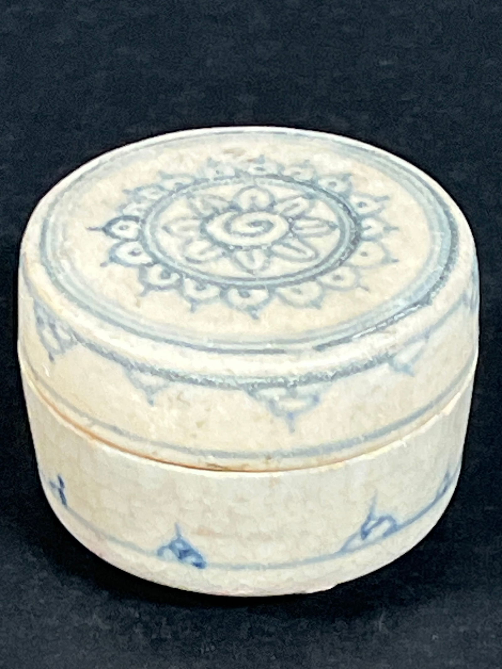 Small Porcelain Blue and White Round Lidded Box: Chinese Art Porcelain Blue and White Round Lidded Box. The dimension is 1.5 inches high x 2 inches wide. Please be aware that some of the items are vintage, secondhand, old ages, antiques and may have