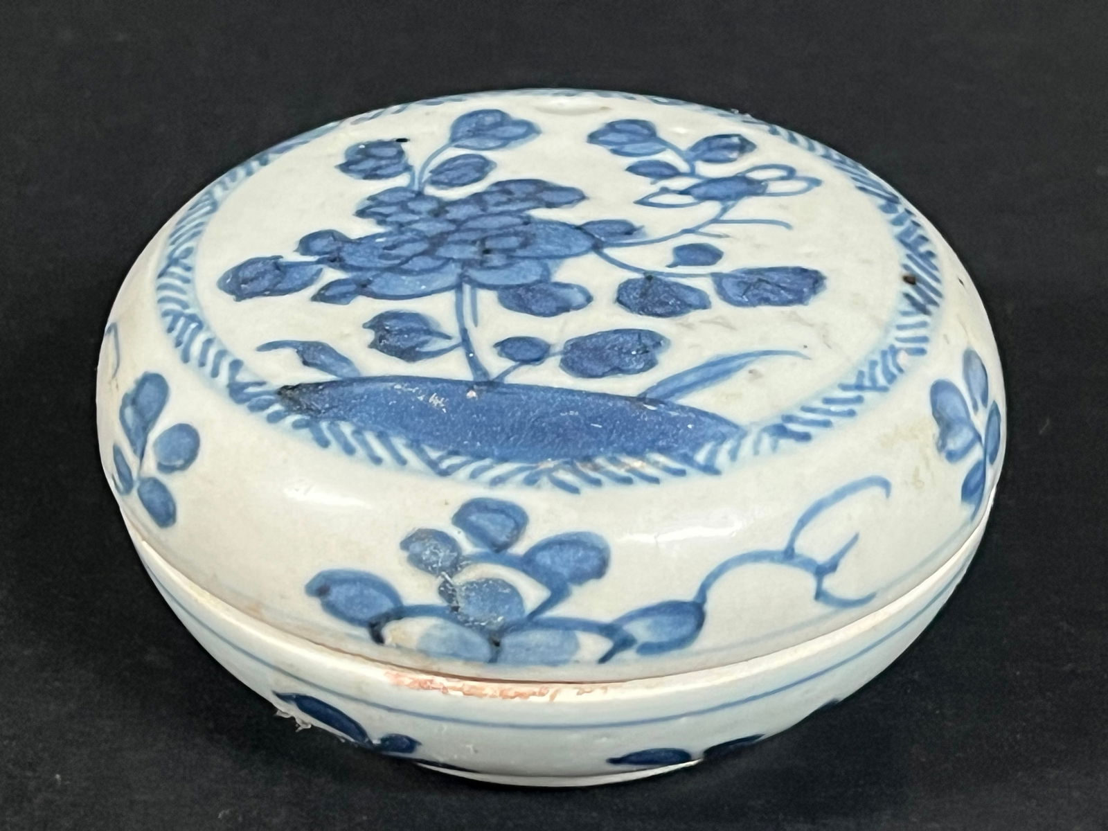 Porcelain Blue and White Round Lidded Box: Chinese Art Porcelain Blue and White Round Lidded Box. The dimension is 2 inches high x 4 inches wide. Please be aware that some of the items are vintage, secondhand, old ages, antiques and may have a