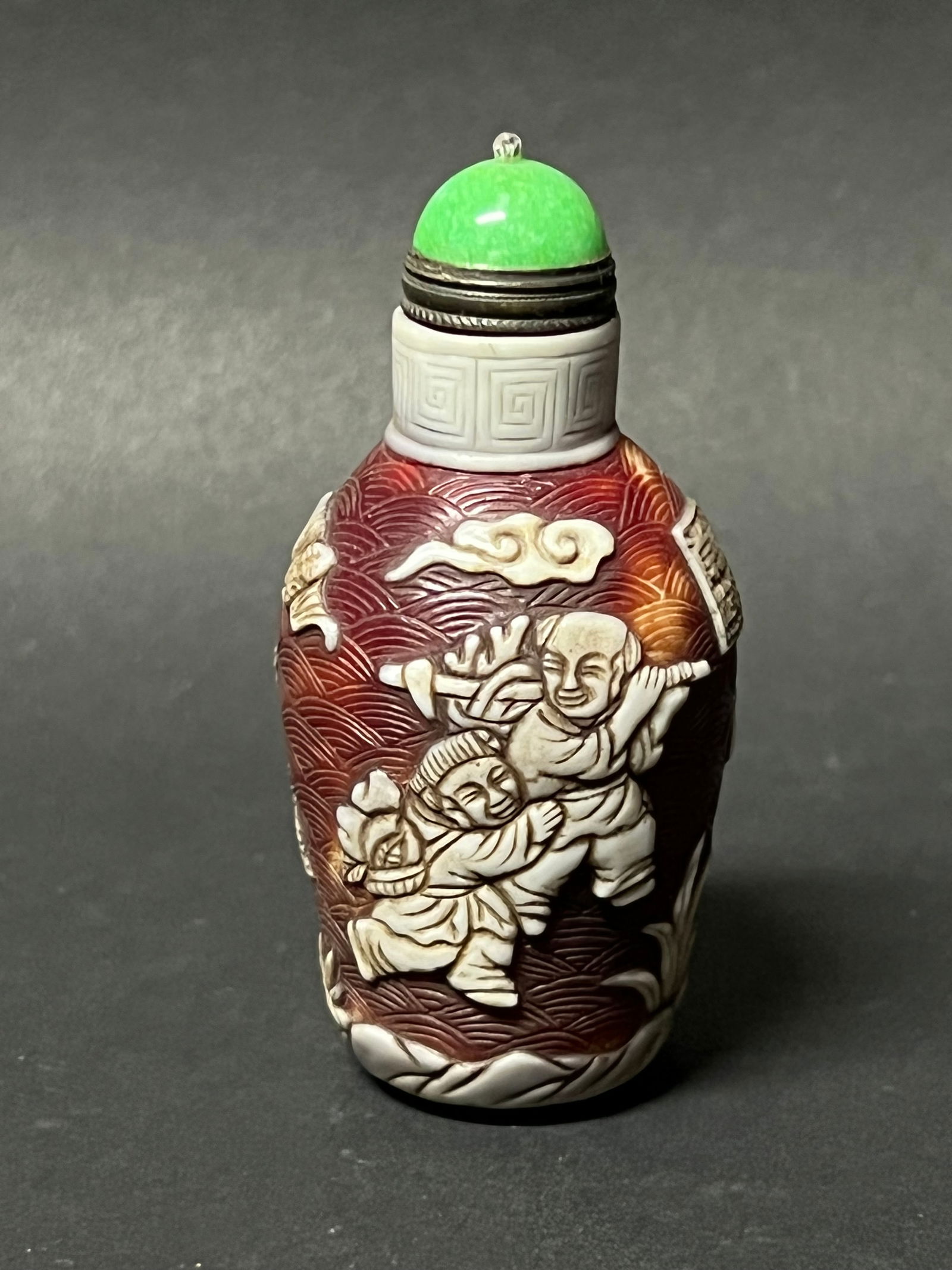 Peking Glass Overlay Snuff Bottle (1 of 7)
