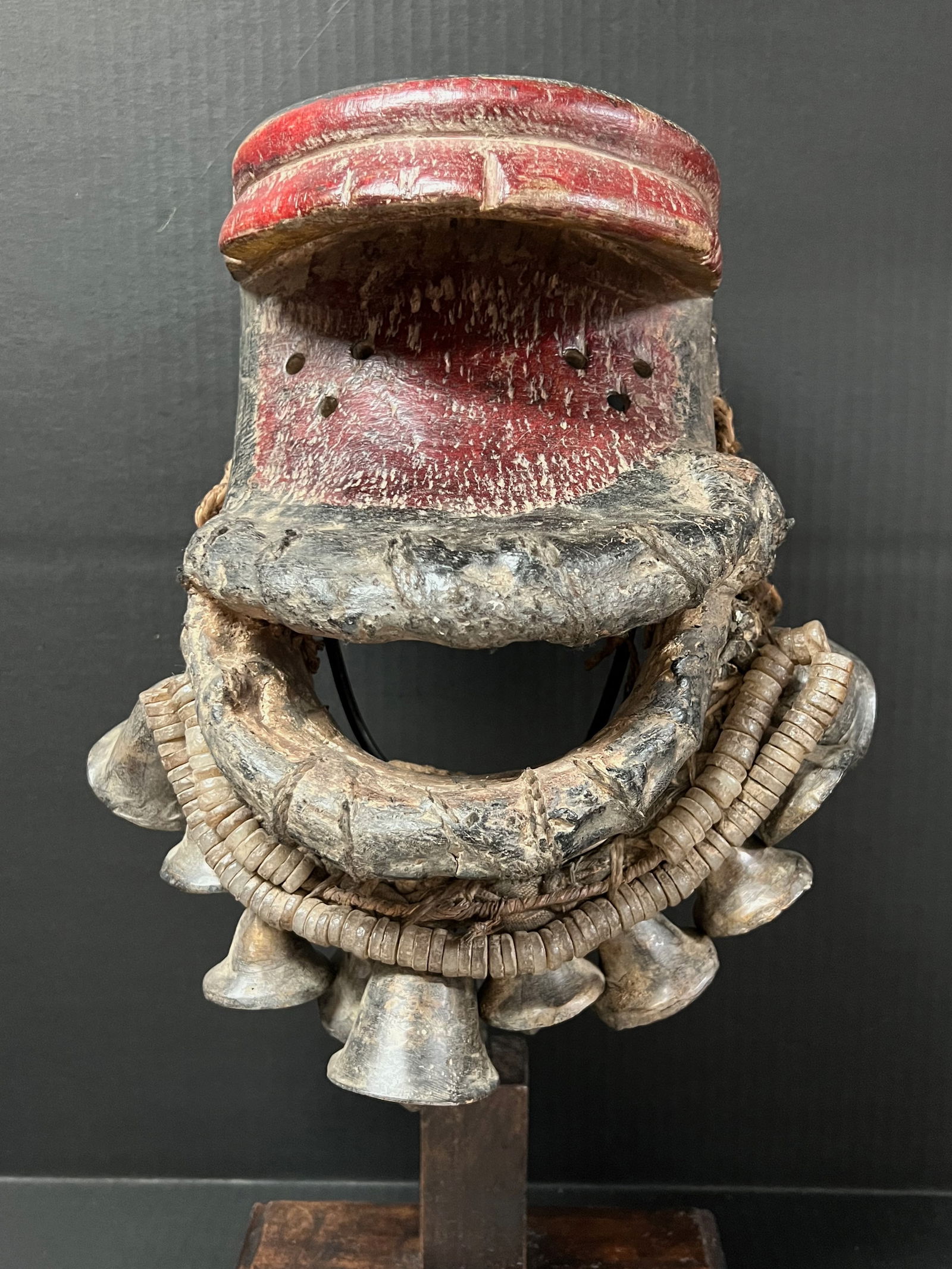 Dan Guere Mask with Stand - 2