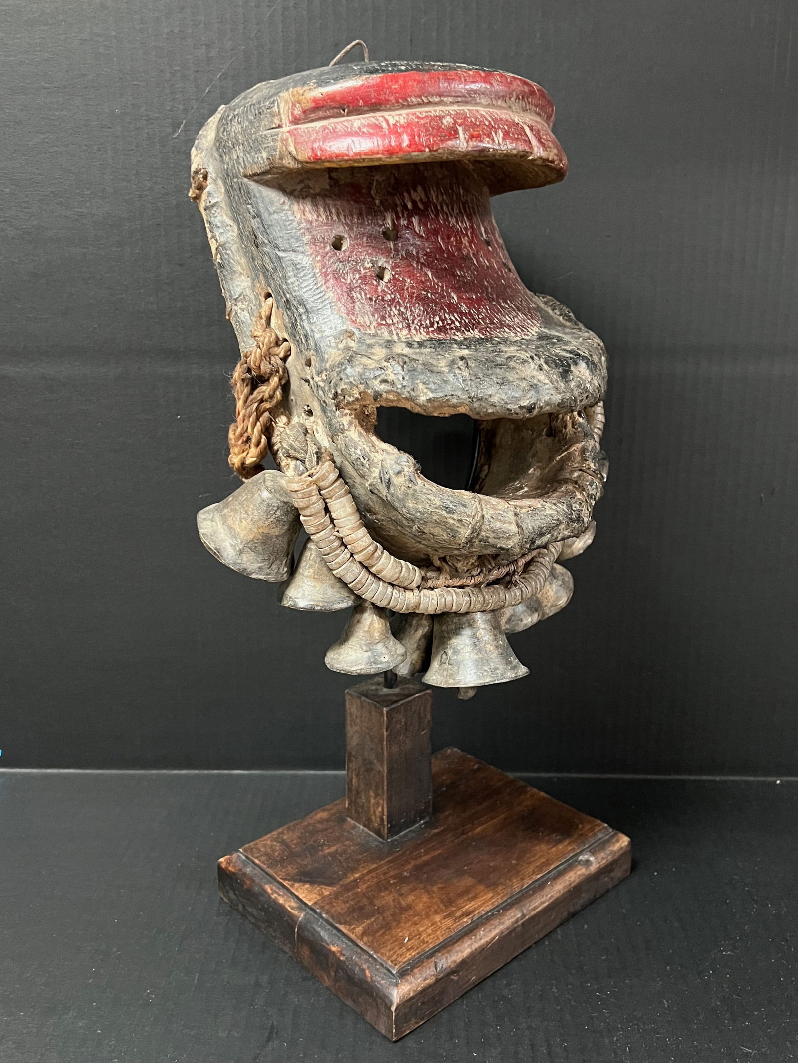 Dan Guere Mask with Stand - 3