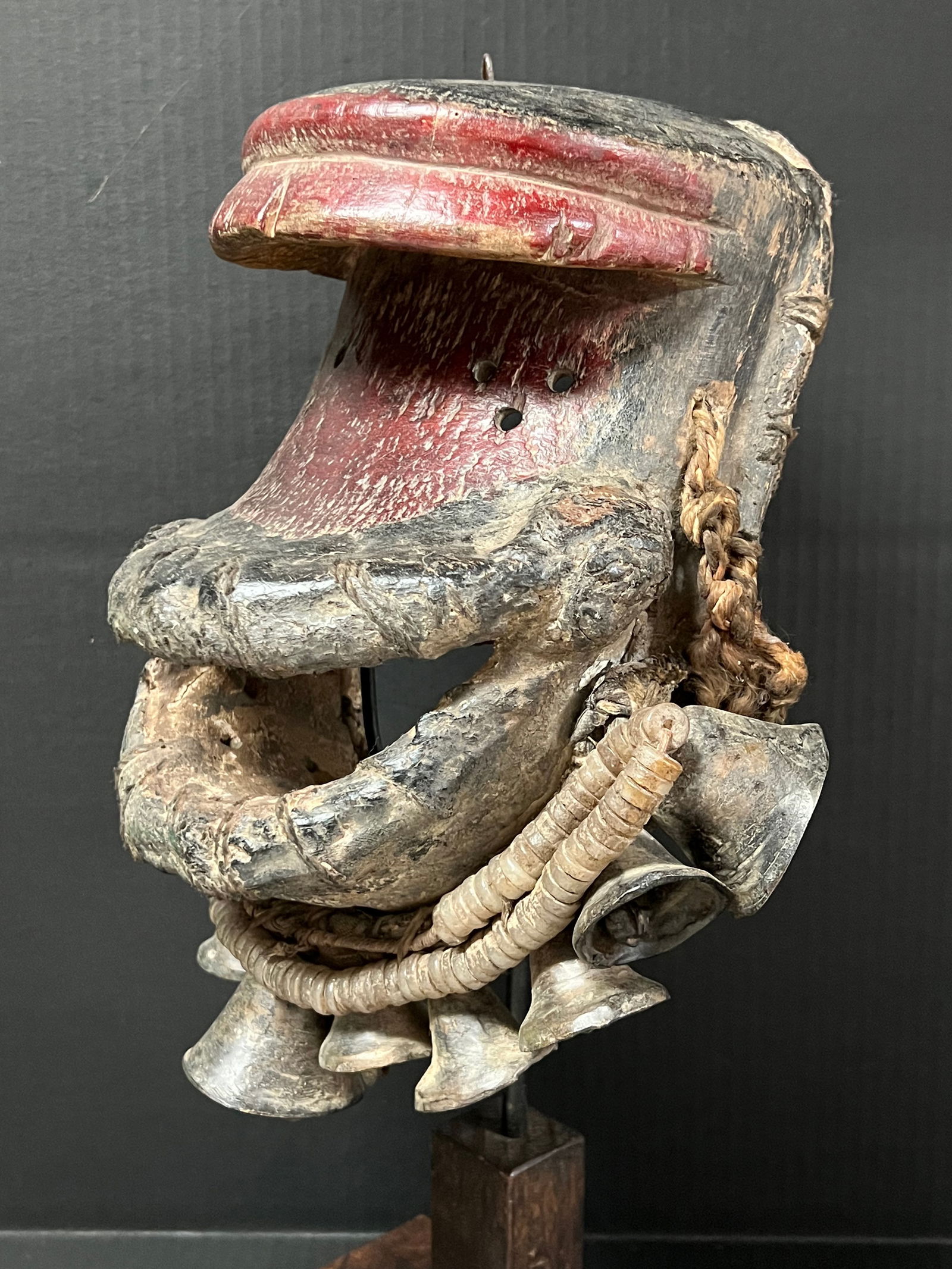 Dan Guere Mask with Stand - 7