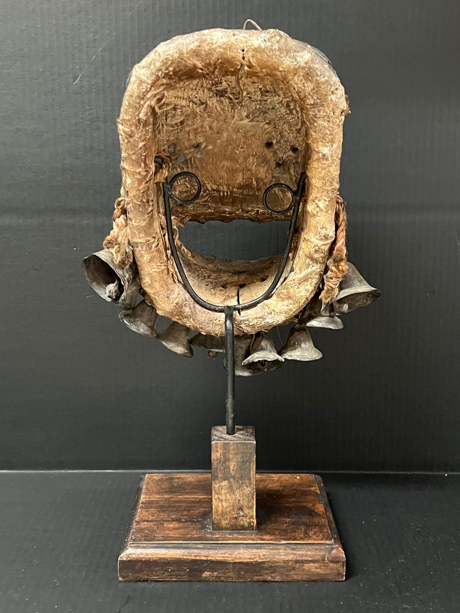 Dan Guere Mask with Stand - 8